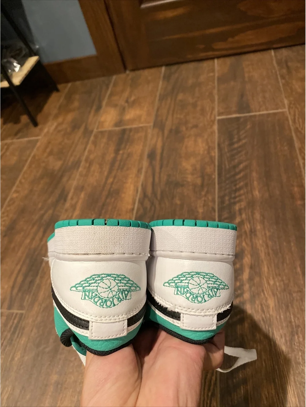 Nike Air Jordan 1 Low GS White Lucky Green Size 4.5Y Youth (553560-129)